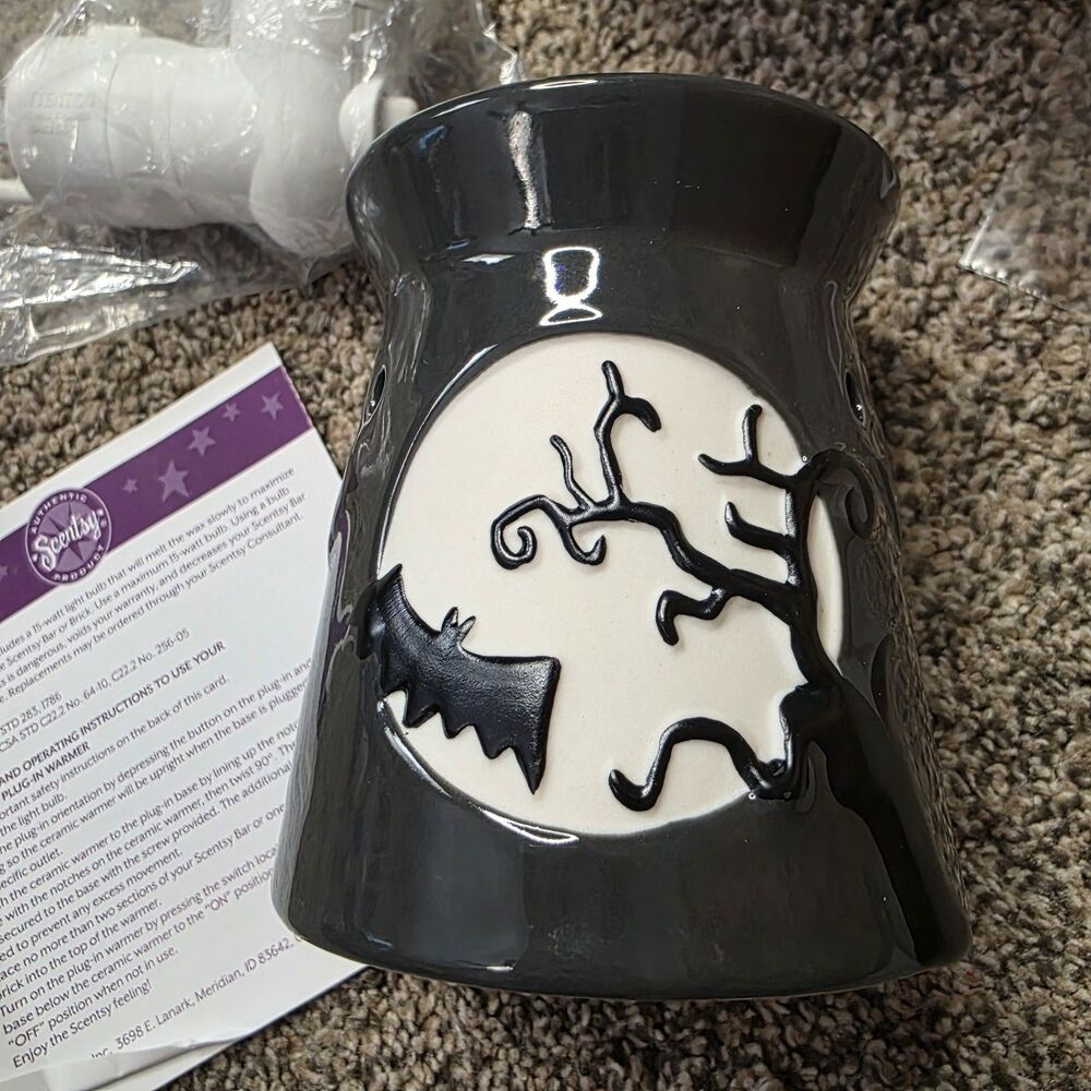 Scentsy Fright Night Plug In Mini Wax Warmer Night Light Retired Halloween New